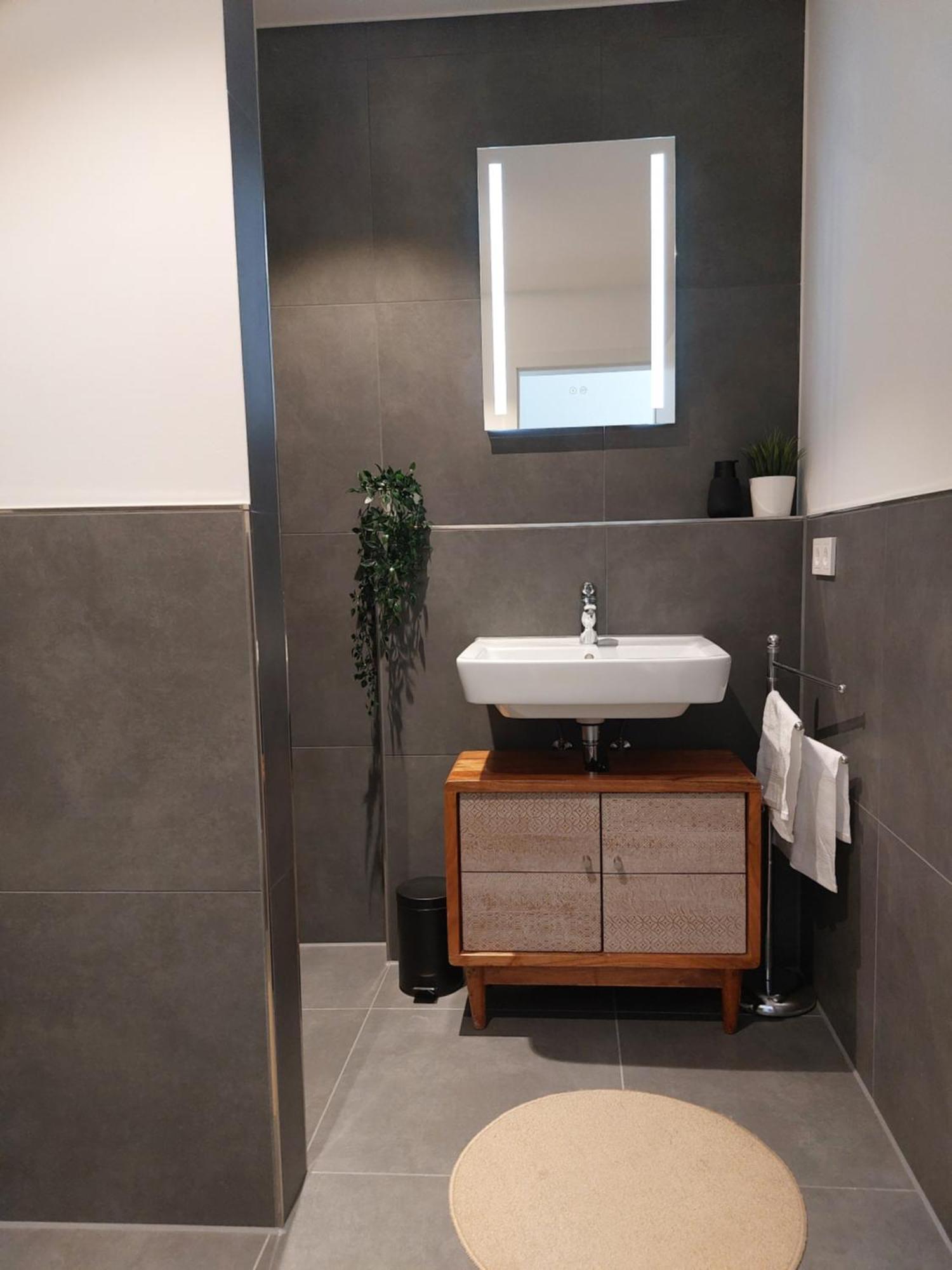 Rooftop Apartments - Modernes Studioapartment Fuer 3 Personen Langenau Bagian luar foto